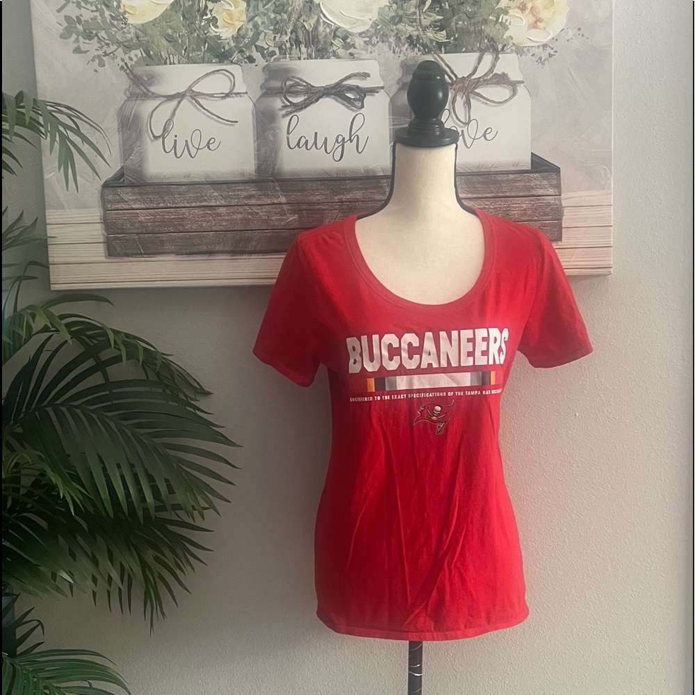 🏈Nike Woman’s Buccaneers Top Size L